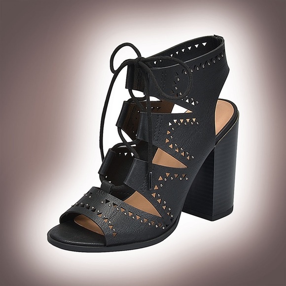 Shoes - Black Lace Up Chunk Heels✨🖤